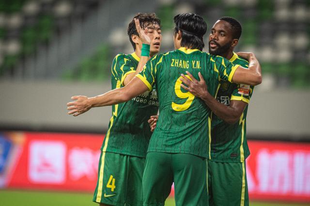 【中超】张玉宁梅开二度补时绝杀 国安2比1击败亚泰